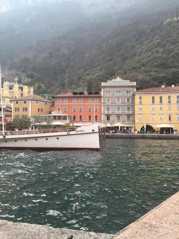 Casa Filippo Large 3 Room Apartment, Close To The Beach, Free Wifi Internet Riva del Garda Bagian luar foto